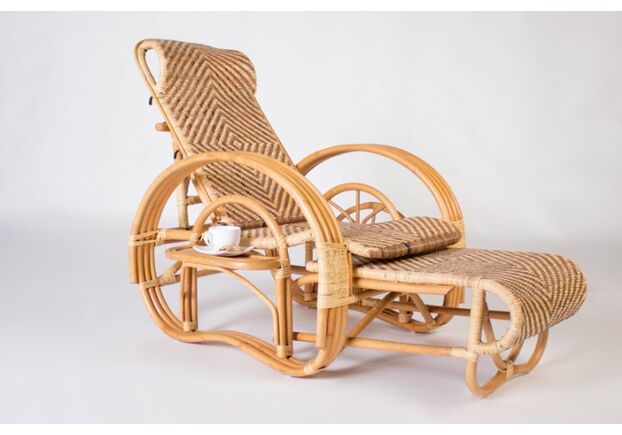 Раскладное кресло-шезлонг Одиссей из натурального ротанга медового цвета - Фото №1