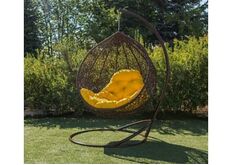 Фото Кресло подвесное Эмилия искусственный ротанг подушка желтая
